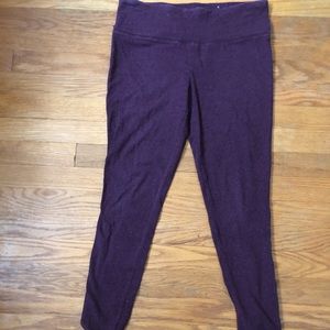 Cropped maroon leggings
